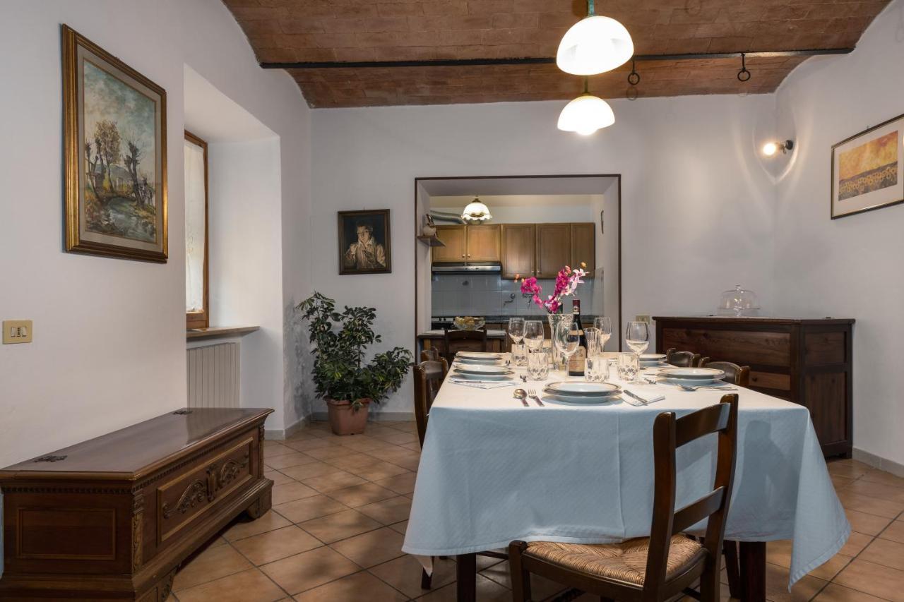 Enchanting Flat With Patio In Abbadia A Isola Monteriggioni Zewnętrze zdjęcie