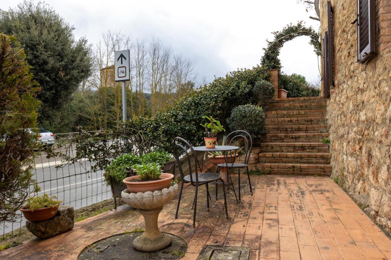 Enchanting Flat With Patio In Abbadia A Isola Monteriggioni Zewnętrze zdjęcie