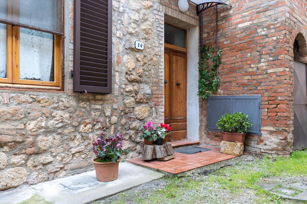 Enchanting Flat With Patio In Abbadia A Isola Monteriggioni Zewnętrze zdjęcie