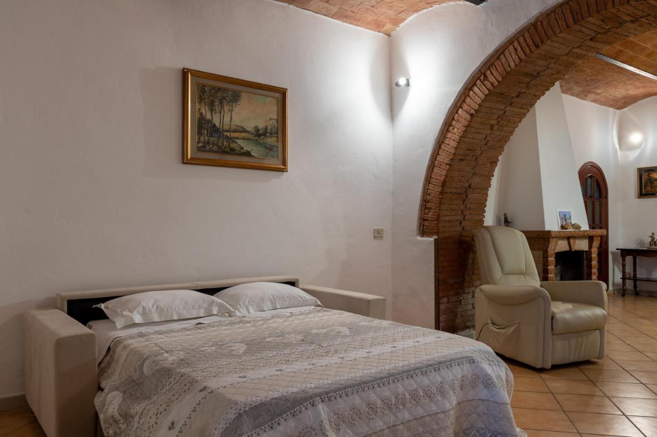 Enchanting Flat With Patio In Abbadia A Isola Monteriggioni Zewnętrze zdjęcie
