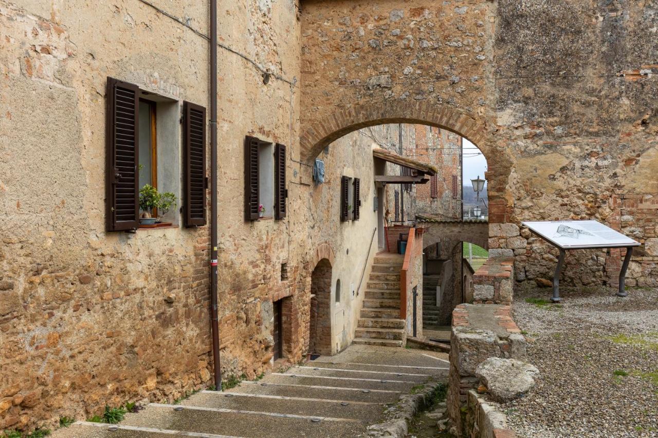 Enchanting Flat With Patio In Abbadia A Isola Monteriggioni Zewnętrze zdjęcie